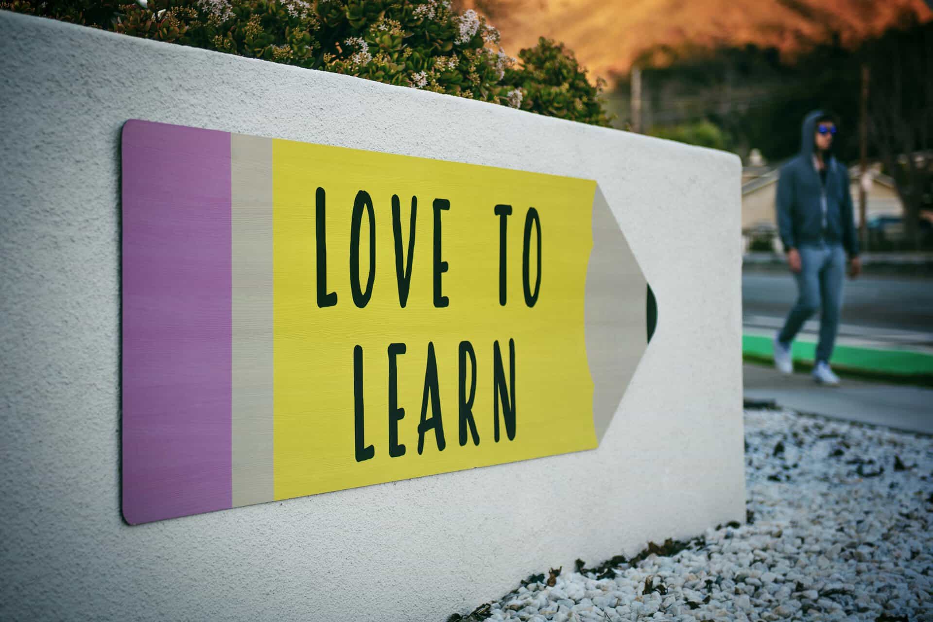 Bord met de tekst Love to learn